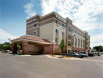 Wesley Inn Wichita Exterior photo